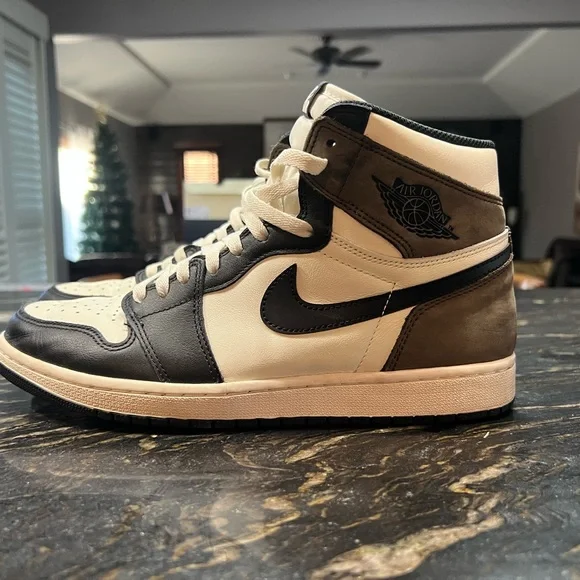Nike Air Jordan 1 Retro High Dark Mocha